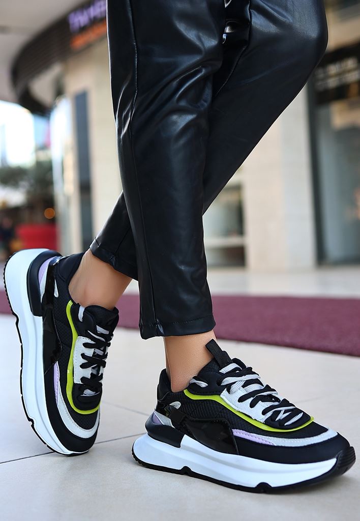Aleh Siyah Cilt Lila Detaylı Spor Ayakkabı