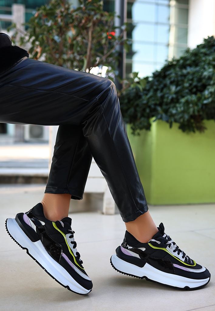 Aleh Siyah Cilt Lila Detaylı Spor Ayakkabı