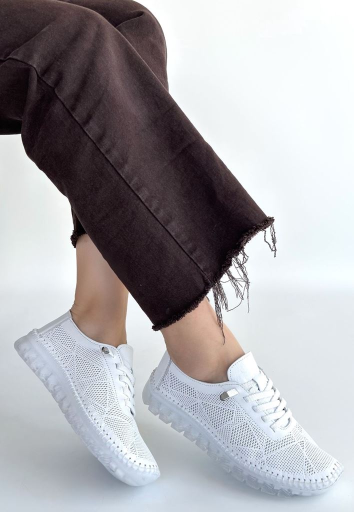 Omma Beyaz Deri Lazerli Bağcıklı Spor Ayakkabı