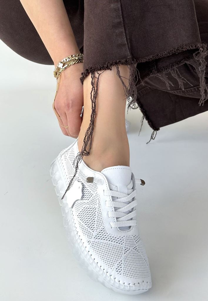 Omma Beyaz Deri Lazerli Bağcıklı Spor Ayakkabı