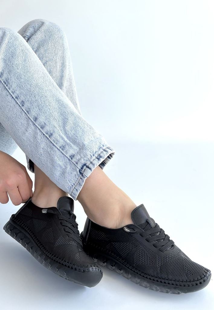 Omma Siyah Deri Lazerli Bağcıklı Spor Ayakkabı