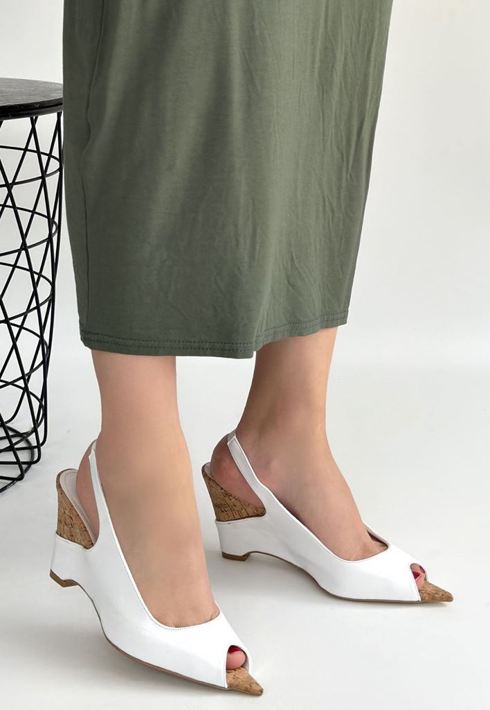 Nemba Beyaz Rugan Dolgu Topuk Ayakkabı