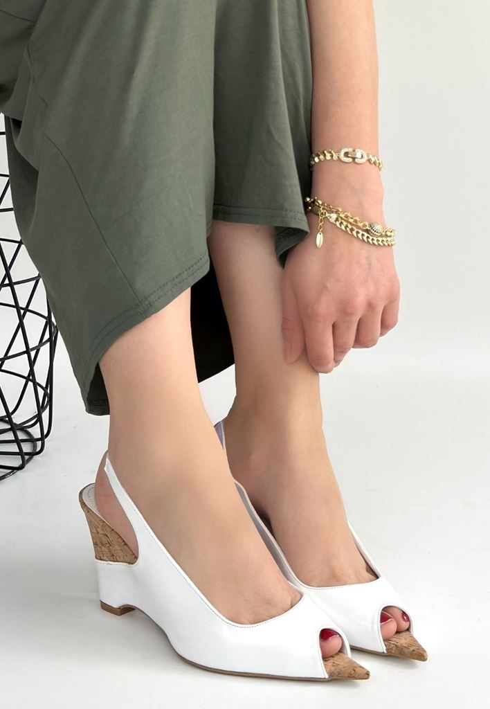 Nemba Beyaz Rugan Dolgu Topuk Ayakkabı