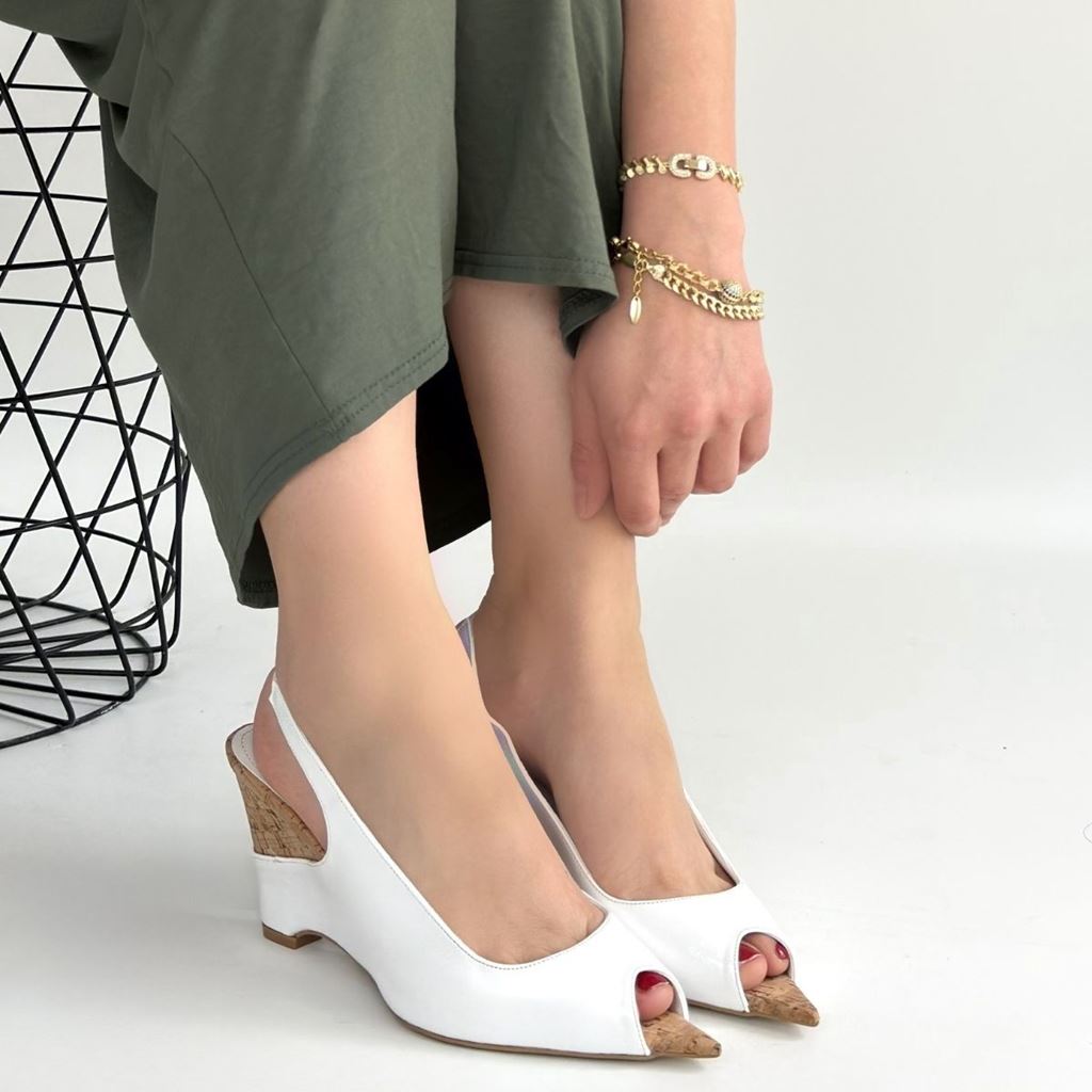 Nemba Beyaz Rugan Dolgu Topuk Ayakkabı