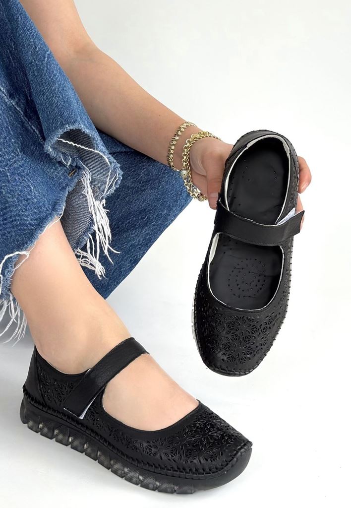 Sina Siyah Deri Cırt Cırtlı Babet Ayakkabı