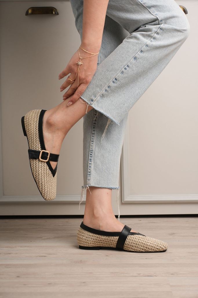 Ponti Siyah Cilt Hasır Detaylı Babet Ayakkabı