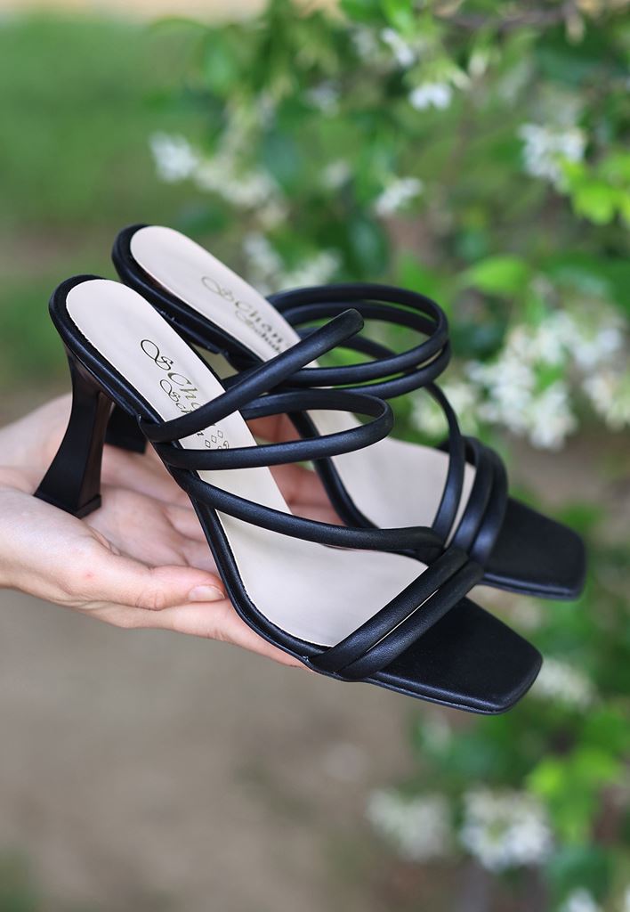 Sarax Siyah Cilt Topuklu Terlik