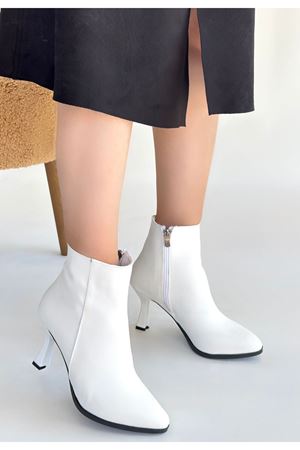 Mişha Beyaz Kadeh Topuk Bot Ön Görünüm ve Sivri Burun