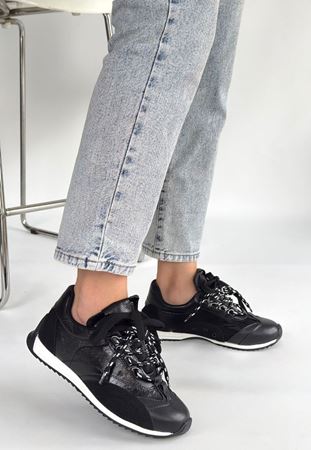 Ranu Siyah Spor Ayakkabı Üstten Görünüm ve Paraşüt Doku