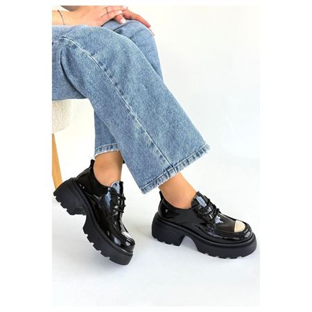 Kiya Siyah Rugan Metal Aksesuarlı Traktör Tabanlı Kadın Oxford Ayakkabı