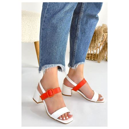 Year Beyaz Cilt Turuncu Detaylı Beyaz Topuklu Ayakkabı