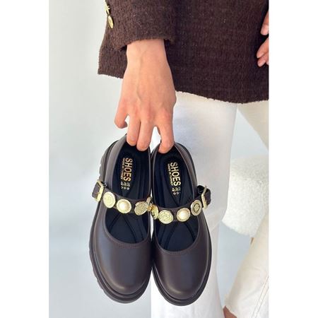 Okira Kahverengi Gold Madalyon Aksesuarlı Kalın Tabanlı Kadın Babet