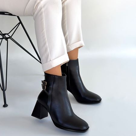 Kanda Siyah Cilt Topuklu Bot