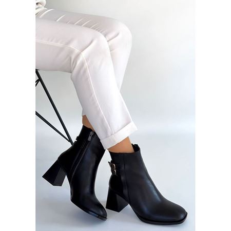 Kanda Siyah Cilt Topuklu Bot