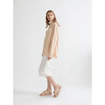 Cate Bej Metal Aksesuarlı Çapraz Bantlı Kalın Taban Kadın Sandalet