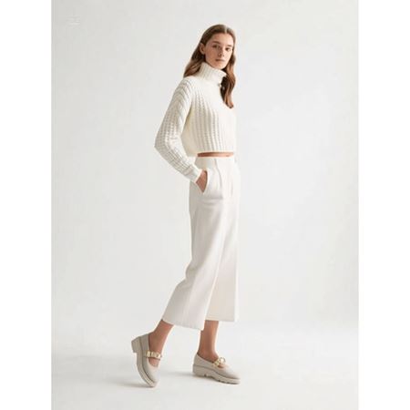 Okira Bej Gold Madalyon Aksesuarlı Kalın Tabanlı Kadın Babet