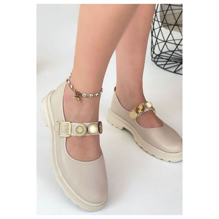 Okira Bej Gold Madalyon Aksesuarlı Kalın Tabanlı Kadın Babet