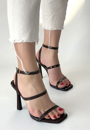 Umira Kahverengi Rugan Topuklu Bilekten Kemerli Ayakkabı